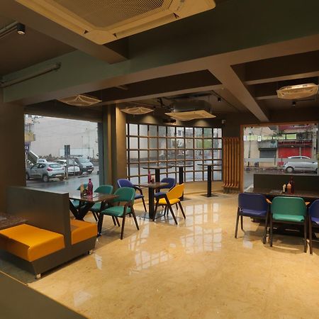 Hotel Shayan Inn ラージコート エクステリア 写真