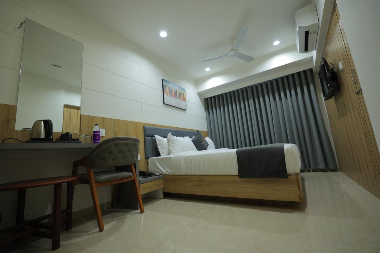 Hotel Shayan Inn ラージコート エクステリア 写真