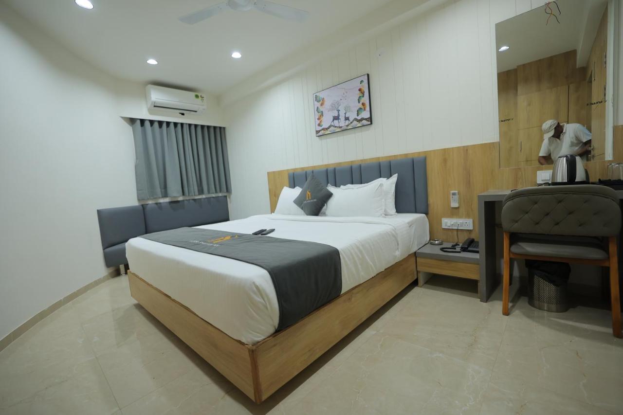 Hotel Shayan Inn ラージコート エクステリア 写真