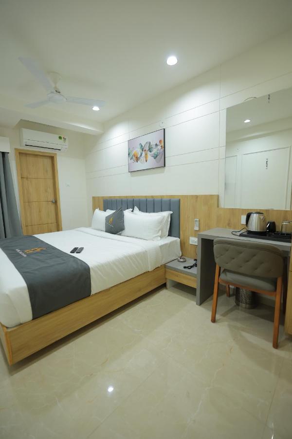 Hotel Shayan Inn ラージコート エクステリア 写真