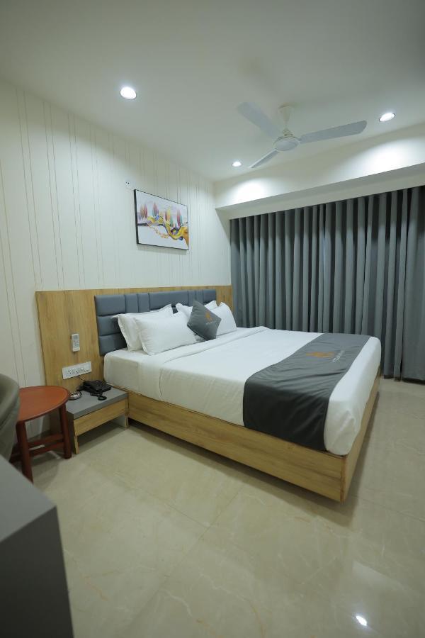 Hotel Shayan Inn ラージコート エクステリア 写真