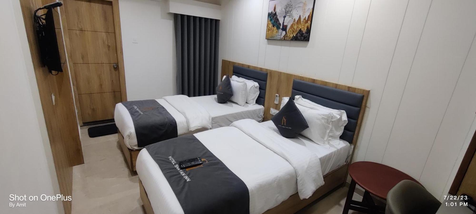 Hotel Shayan Inn ラージコート エクステリア 写真