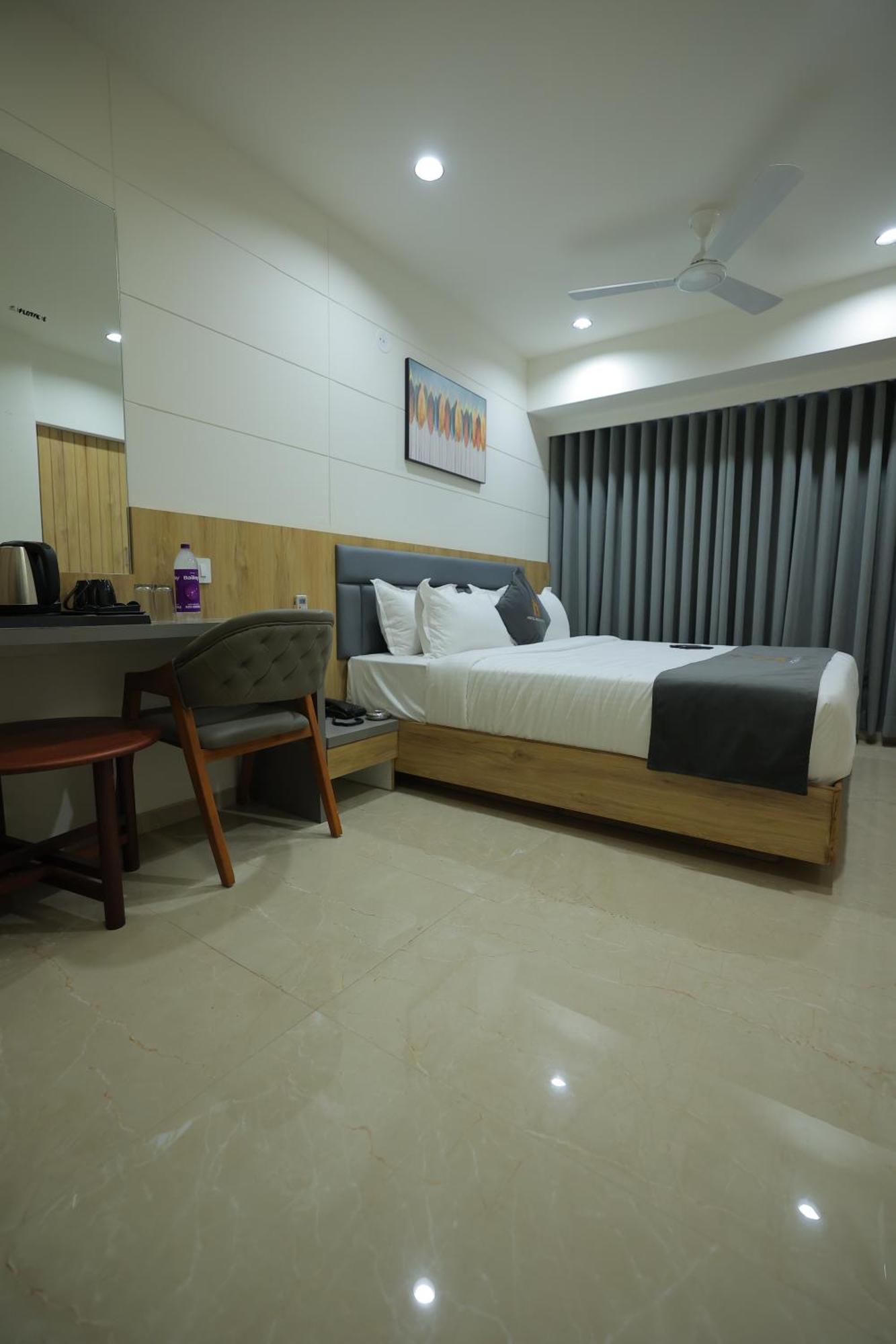 Hotel Shayan Inn ラージコート エクステリア 写真