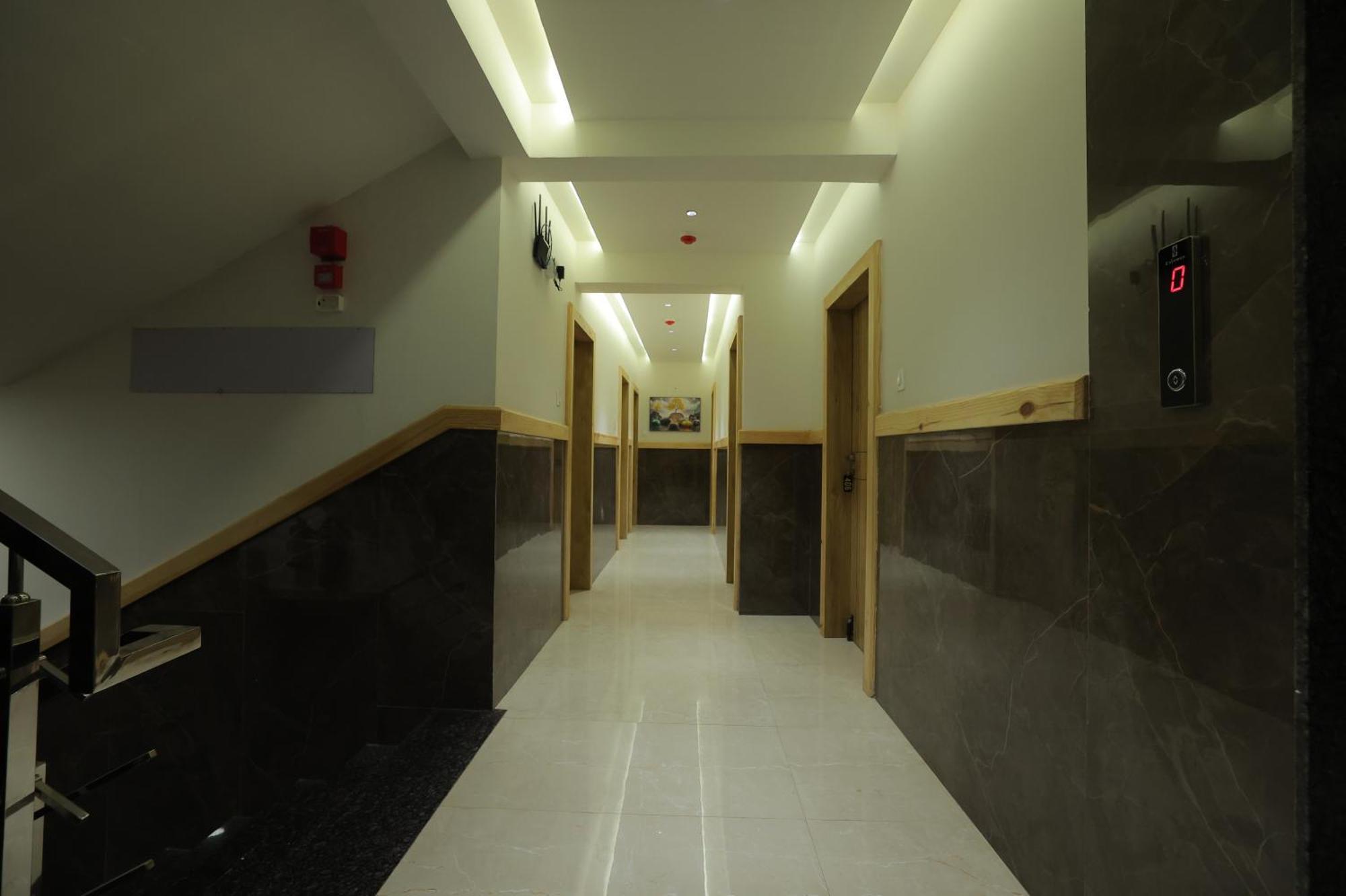 Hotel Shayan Inn ラージコート エクステリア 写真