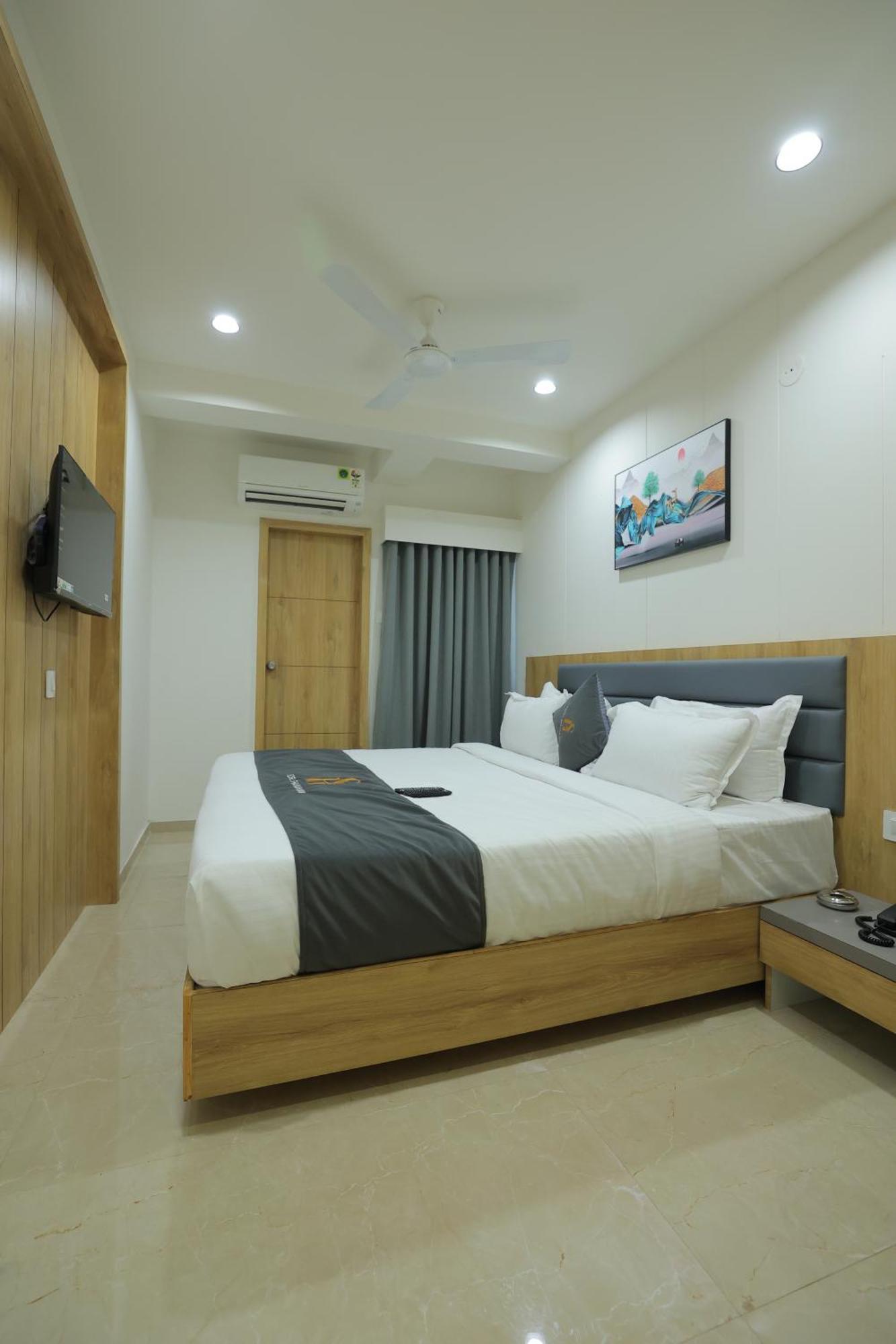 Hotel Shayan Inn ラージコート エクステリア 写真
