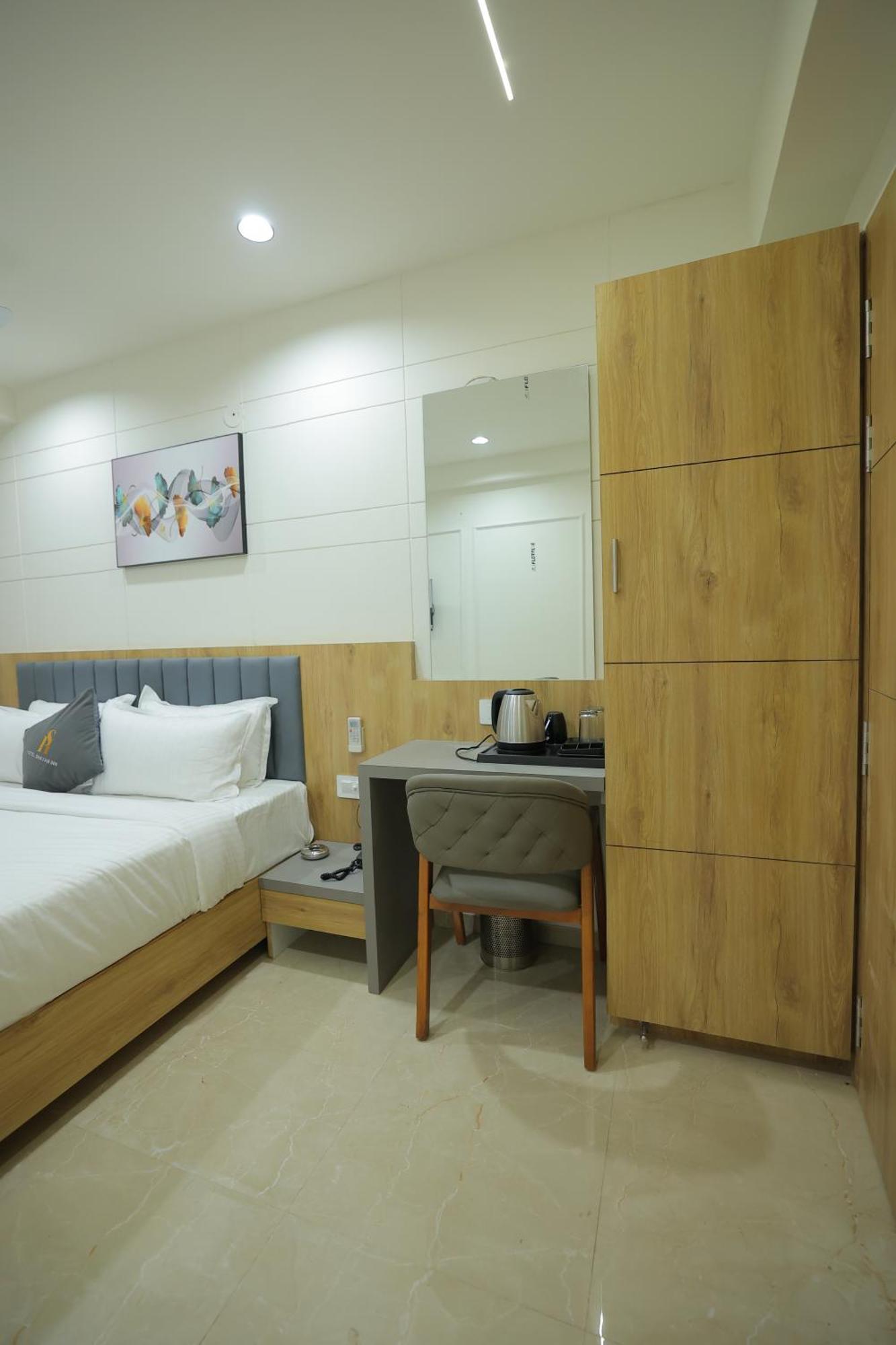 Hotel Shayan Inn ラージコート エクステリア 写真