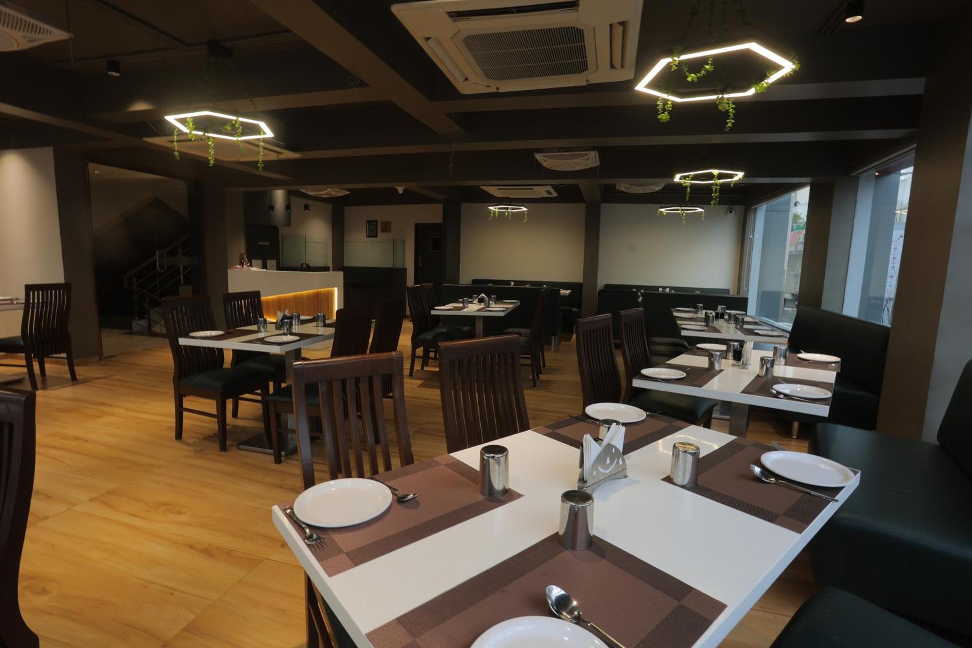Hotel Shayan Inn ラージコート エクステリア 写真
