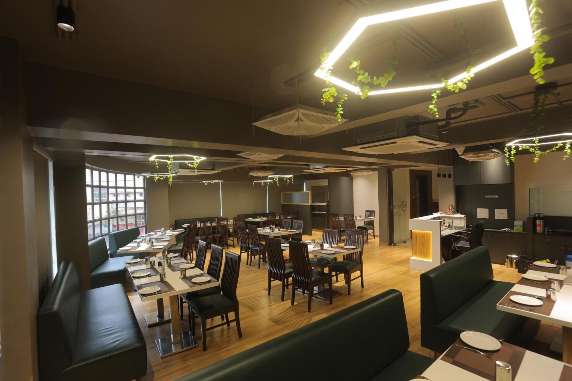 Hotel Shayan Inn ラージコート エクステリア 写真